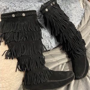 Minnetonka Moccasins 5-Layer Fringe Boot